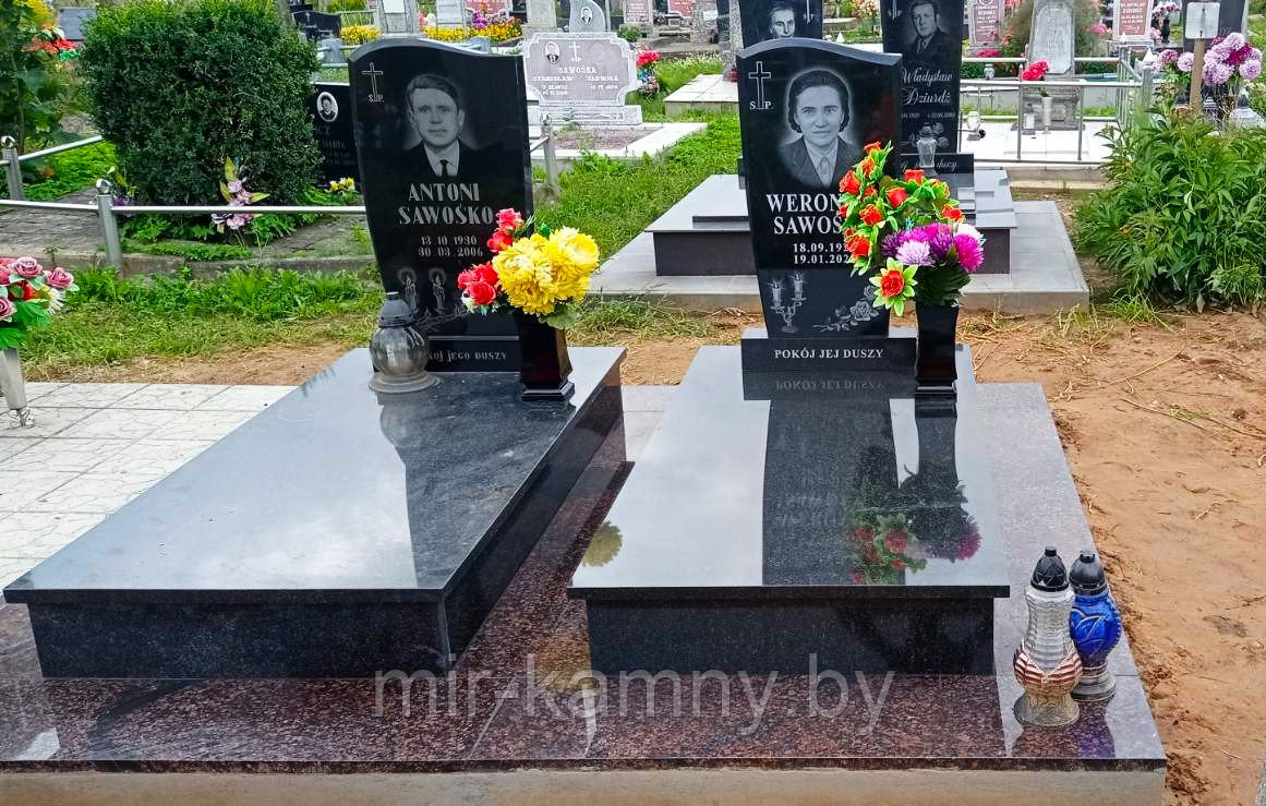 ДВА ГРАНИТНЫХ ПАМЯТНИКА НА ОБЩЕЙ ПЛОЩАДКЕ