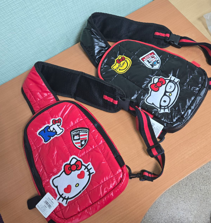 Сумка-слинг через плечо болоньевая стеганая Hello Kitty Хеллоу Китти. Черная, Красная. Размер: 35х24см