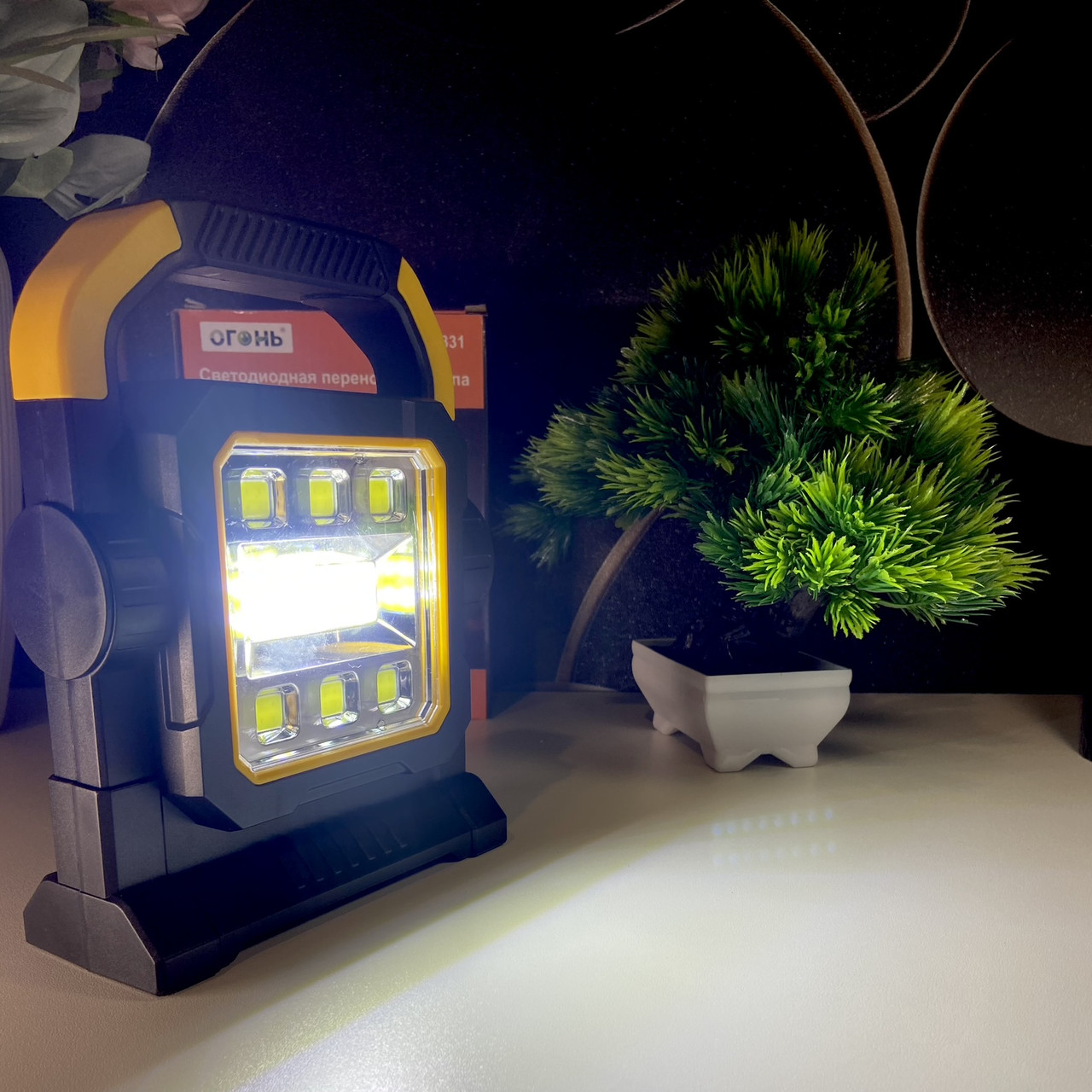 Фонарь-прожектор YD-1831 Аккумуляторный ручной с солнечной панелью, кемпинг фонарик + повербанк