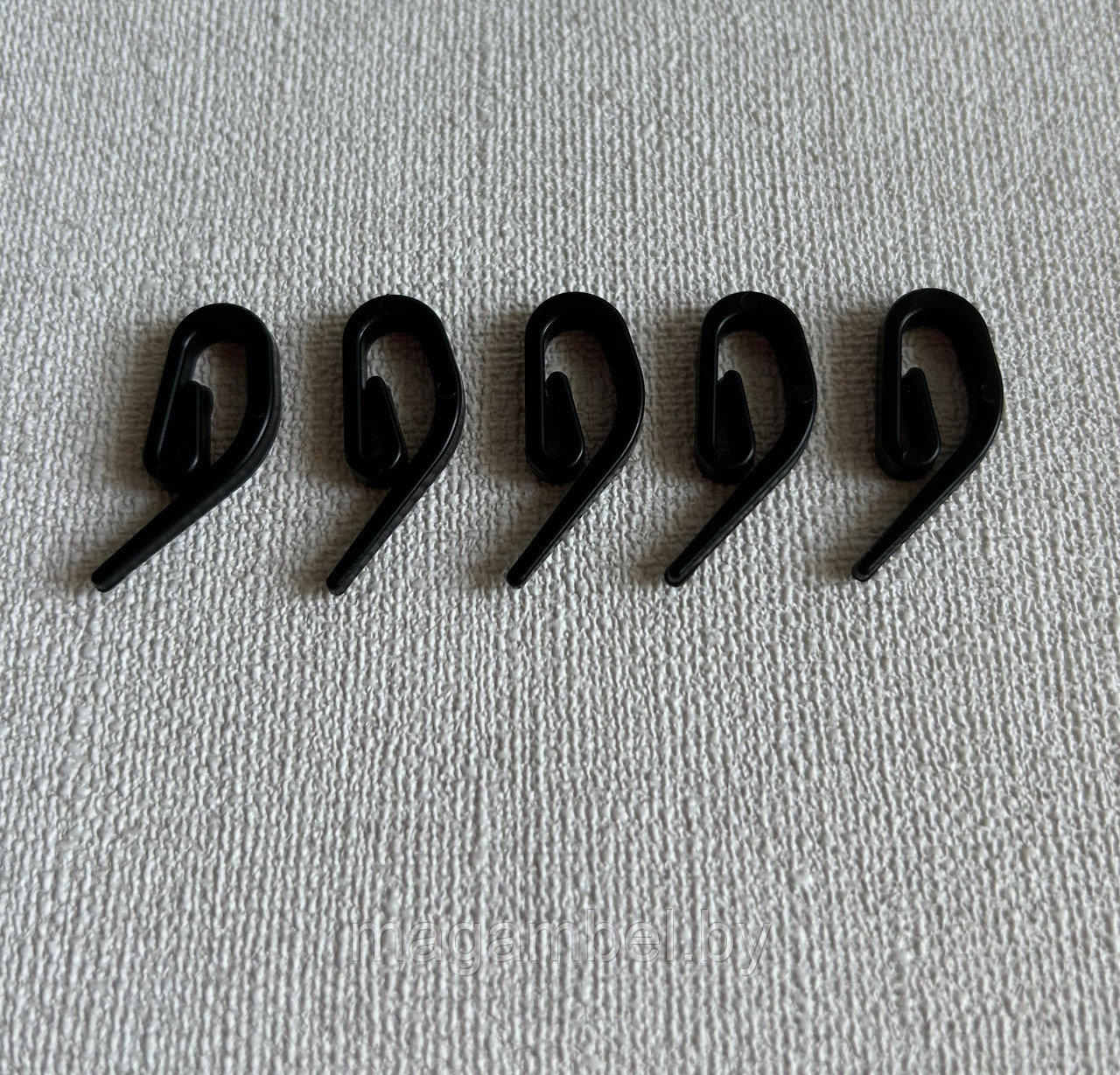 Крючок для черных алюминиевых потолочных карнизов