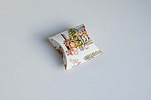 Коробка 89х89х25 Новогодний камин с зверятами (подушка маленькая)