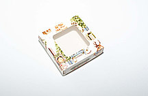 Коробка с прозрачным окном 100х100х30 Новогодний камин с зверятами (крафт дно)