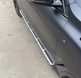 КОМПЛЕКТ ПОРОГОВ ПОДНОЖЕК ДЛЯ BMW Х7 G07 2018+ (КОПИЯ ОРИГИНАЛА - ЧЕРНЫЕ)