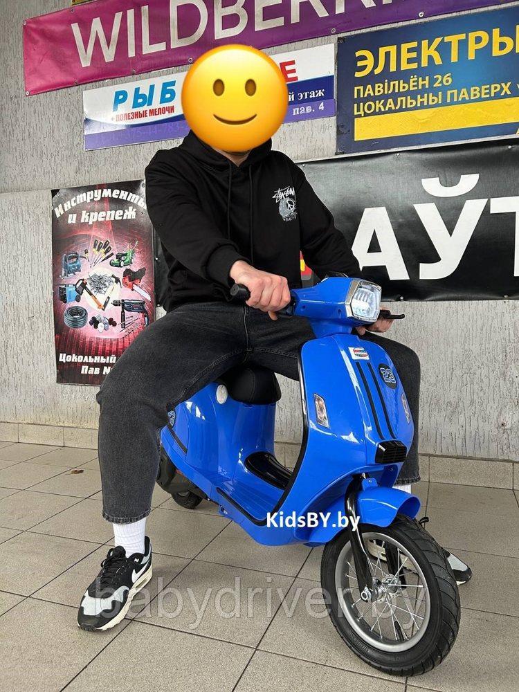 Детский электроскутер RiverToys A111AA (синий) скорость 20 км/ч, до 65 кг.