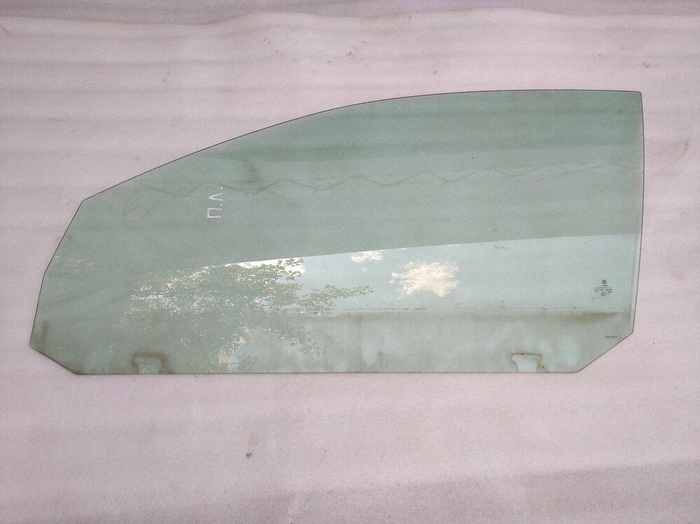 Стекло двери перед лев для Volkswagen Golf 5 2004-2008 1K5845201B