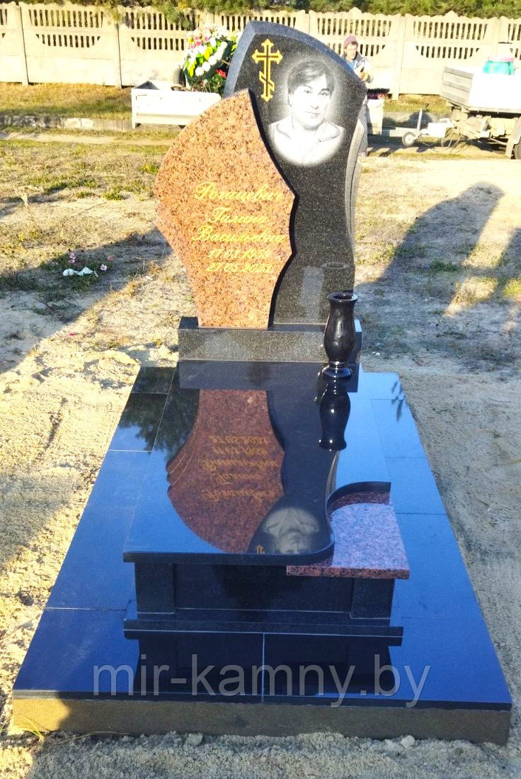 МЕМОРИАЛЬНЫЙ КОМПЛЕКС НА ОДИНОЧНОЕ ЗАХОРОНЕНИЕ
