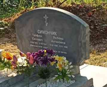 Памятник  бетонный Семейный искусственный мрамор