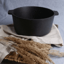 Кастрюля чугунная со шлифованным дном, 4 литра (+крышка-сковорода)