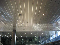 Монтаж подвесного реечного потолка (реечный потолок)