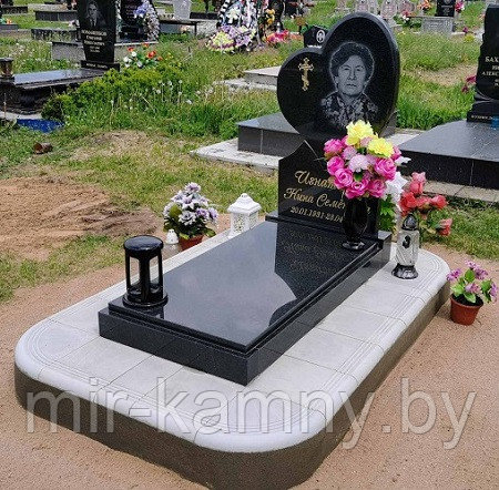 СТЕЛА В ФОРМЕ СЕРДЦА ДЛЯ ЖЕНЩИНЫ В МОСТОВСКОМ РАЙОНЕ