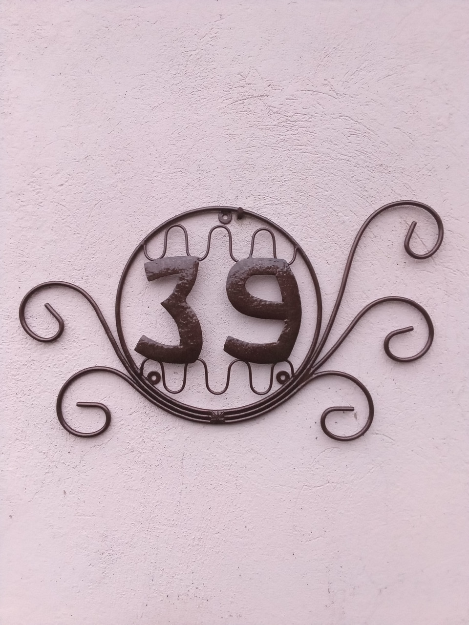 Адресная табличка на дом №39