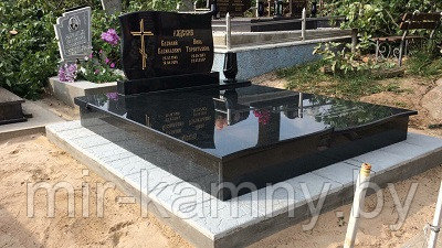 ГРАНИТНЫЙ ПАМЯТНИК В ЛИДЕ