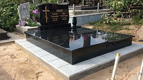 ГРАНИТНЫЙ ПАМЯТНИК В ЛИДЕ