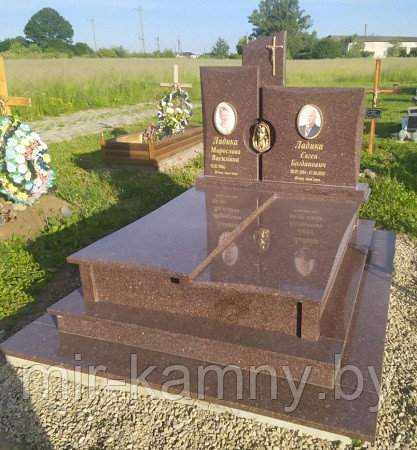 ДВОЙНОЙ ПАМЯТНИК С СОСТАВНЫМИ СТЕЛАМИ