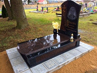 ПАМЯТНИК И НАДГРОБИЕ В ЩУЧИНЕ