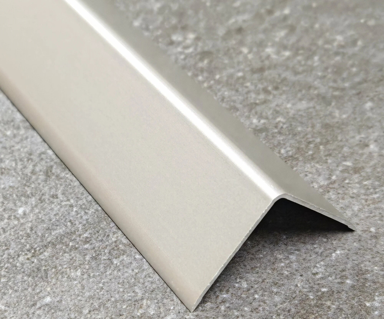 Уголок алюминиевый 10х10х1,2 (2,7 м), цвет серебро матовое