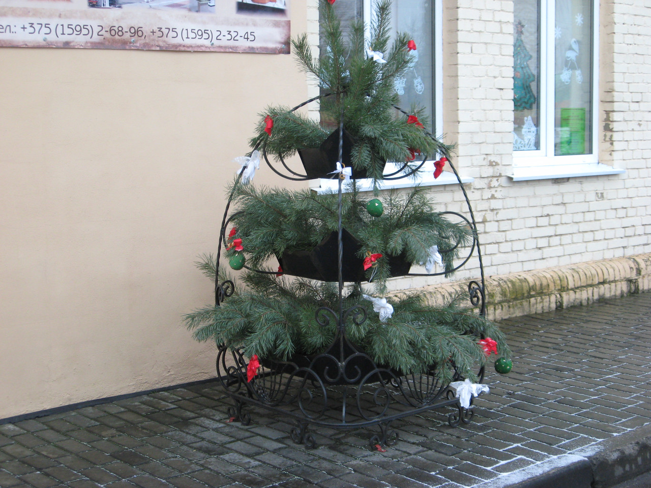 Металлическая подставка под цветы №19