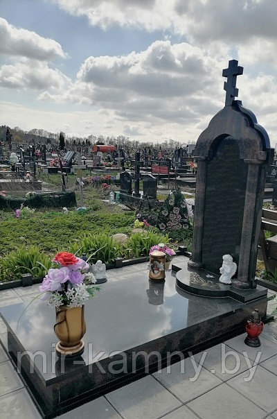 ГРАНИТНАЯ АРКА-СТЕЛА. ЗАКАЗАТЬ В ГРОДНО.