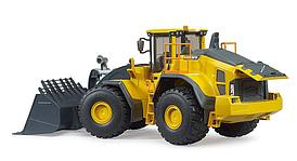 Игрушка Bruder колесный погрузчик Volvo L260H 02458