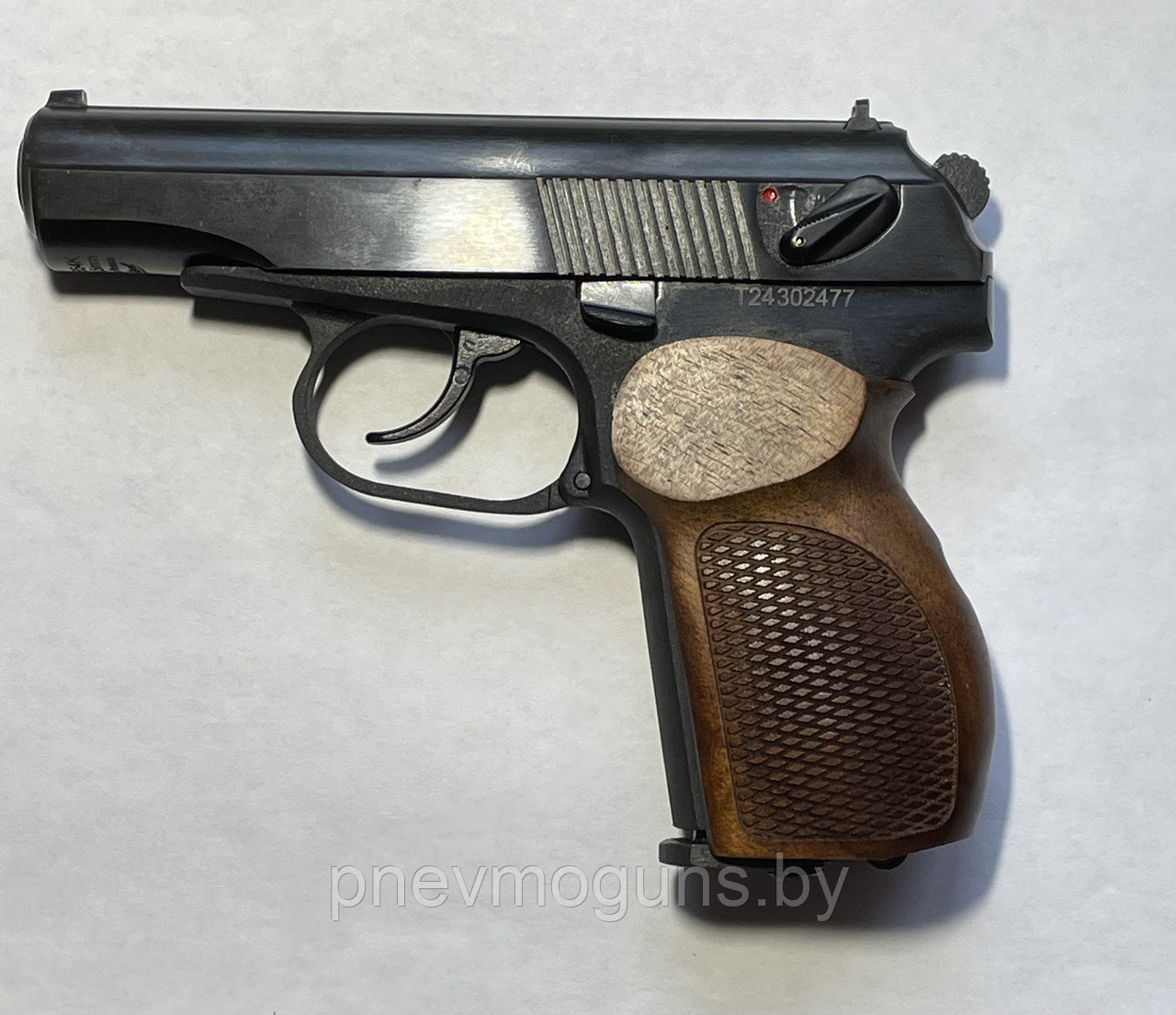 Пневматический пистолет Макарова МР 654К-32 с деревянной рукояткой