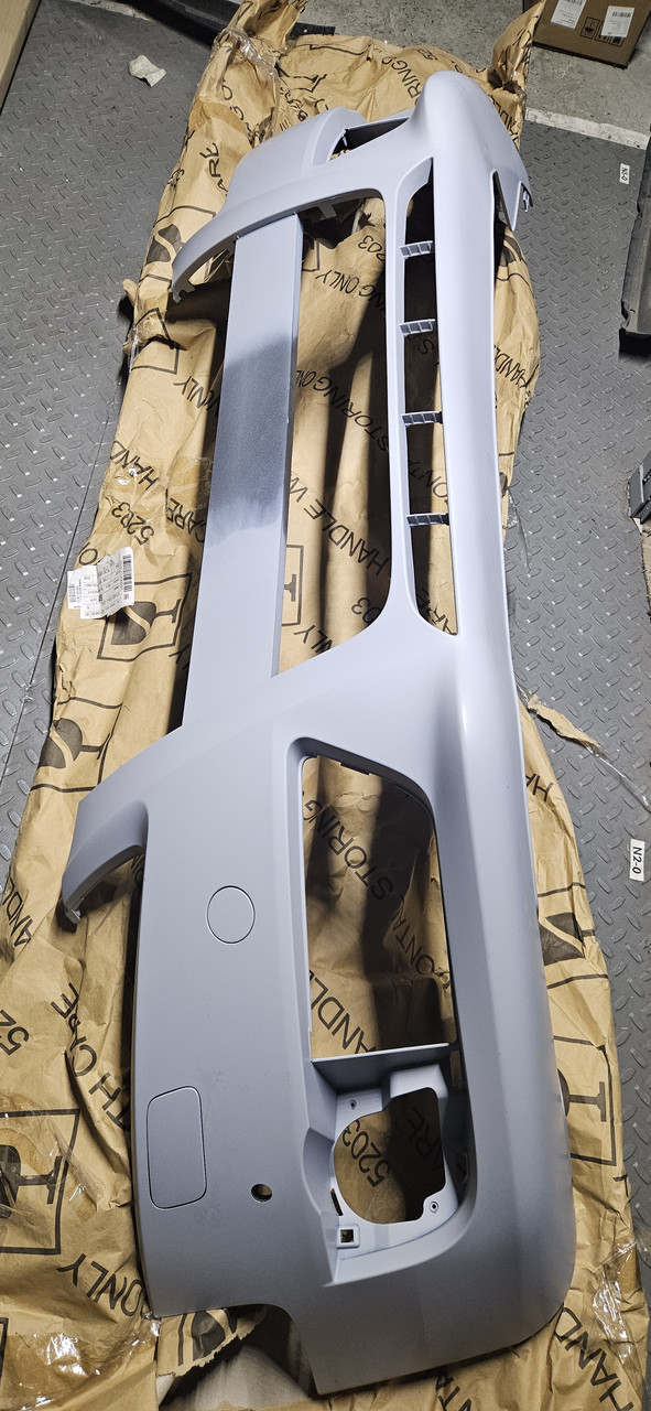 Бампер грунт передний VAG AUDI  8T0807105C GRU