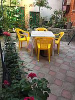 Пластиковая мебель для дачи Комфорт 5 с квадратным столом