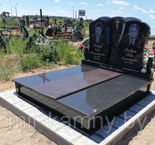 МЕМОРИАЛЬНЫЙ КОМПЛЕКС НА ДВОИХ С 3-МЯ СТЕЛАМИ