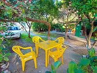 Пластиковая мебель для дачи Престиж 5 с квадратным столом