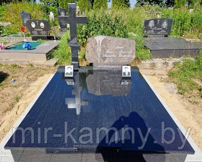 ГРАНИТНЫЙ ПАМЯТНИК С КРЕСТОМ НА ДВОЙНОЕ ЗАХОРОНЕНИЕ