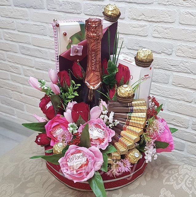 Композиция из конфет и спиртного "На Юбилей".