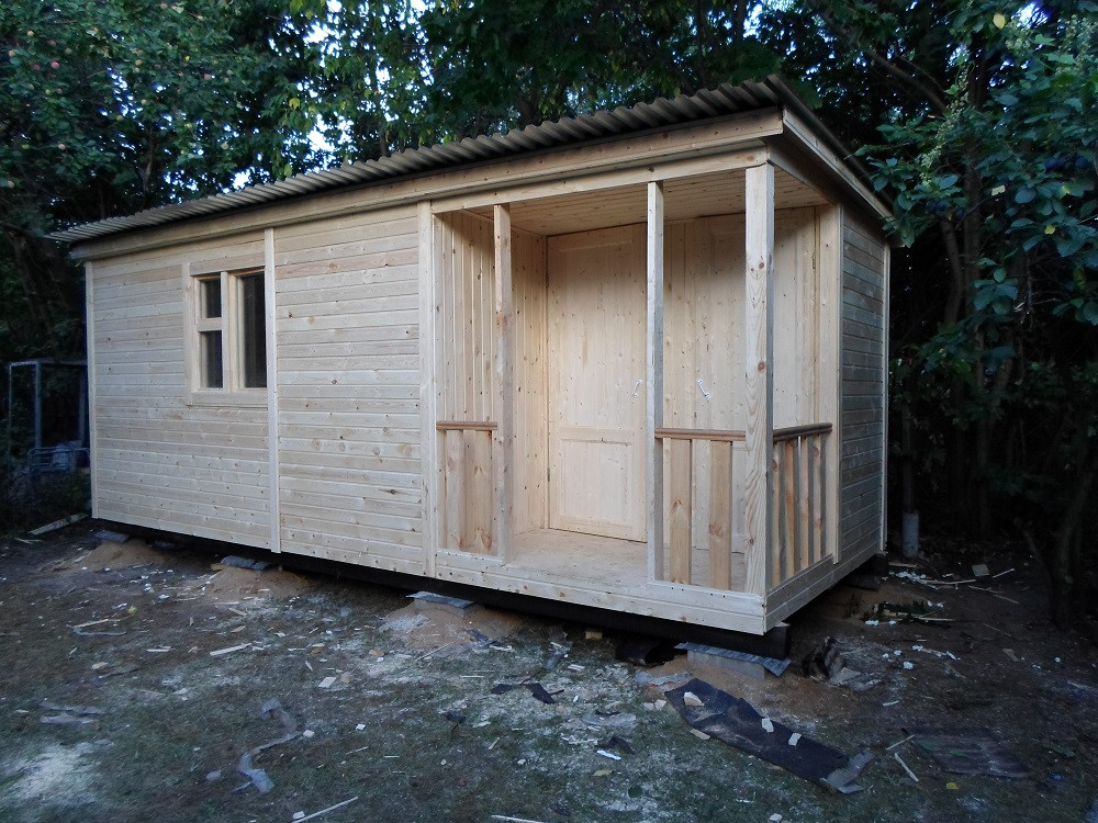 Бытовка деревянная с крыльцом 1х1м и помещением для инвентаря - фото 2 - id-p34864291