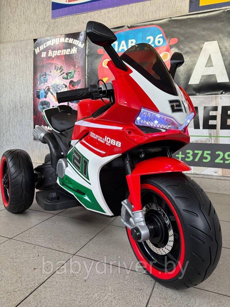 Детский электромотоцикл RiverToys C005MC (красный)