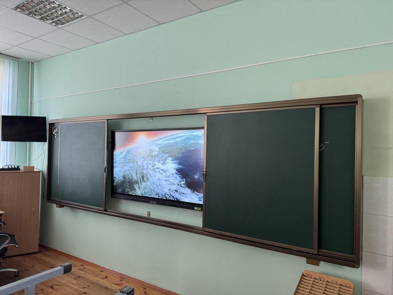 Комплект рельсовая, раздвижная система с интерактивной панелью