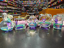 Брелок с водичкой и блестками.