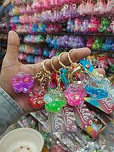 Брелок лапка с водичкой и блестками.