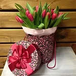 Букеты из тюльпанов, воплощение весенней свежести и нежности