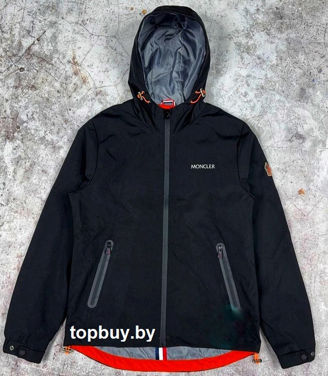 Куртка-ветровка Moncler.