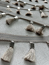 Бахрома декоративная бежевого цвета с декором.