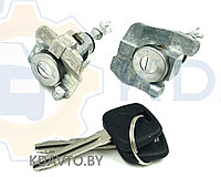 Личинка двери Тойота Хьяс комплект (2шт) Toyota Hiace автобус IV (H100) 1987-11г.