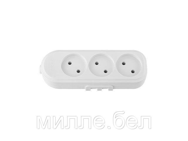 Розетка 3-ая переносная (б/з, 16А, 250В, струезащ.) белая, BYLECTRICA (с креплением к стене)