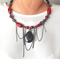 Колье-чокер из коралла и агата