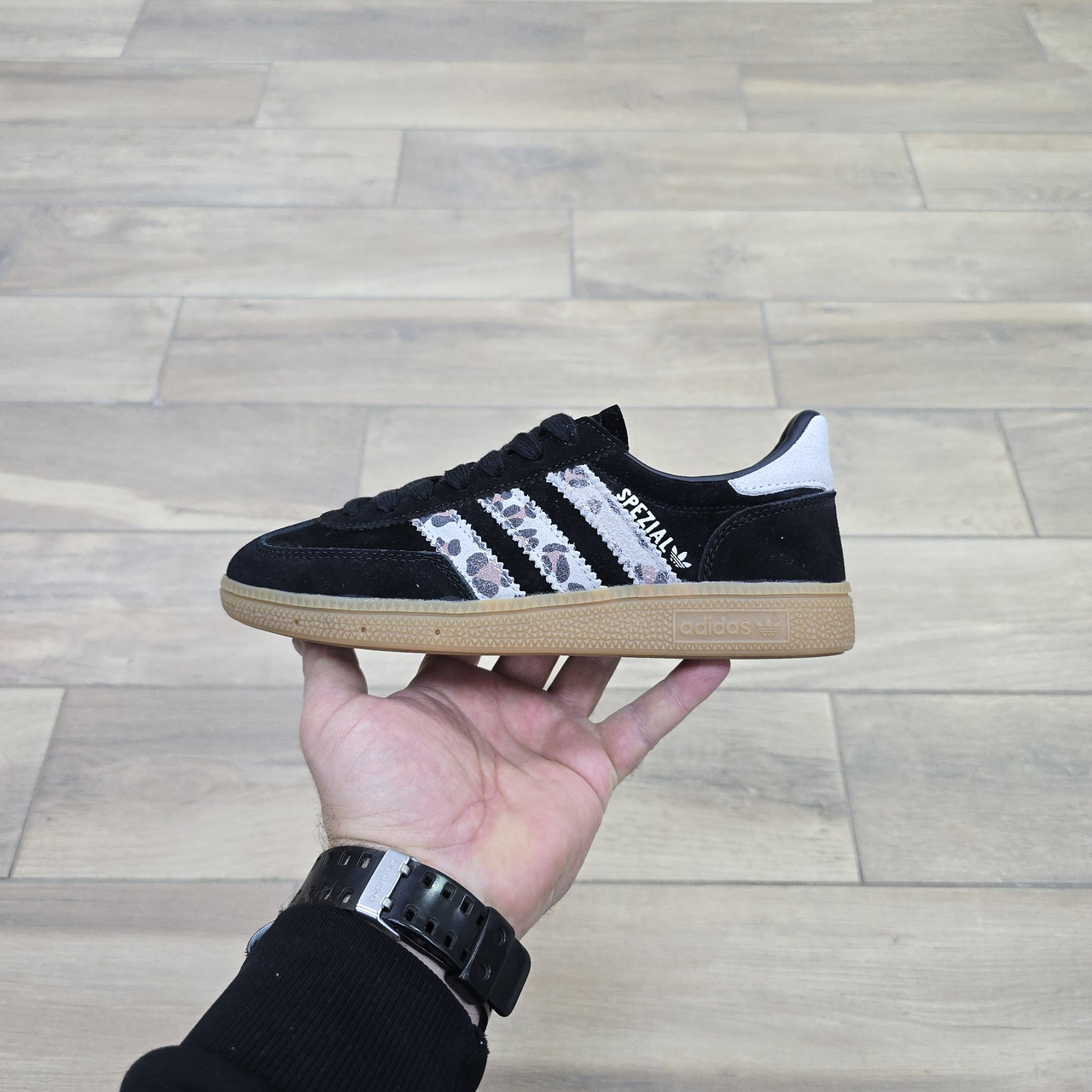 Кроссовки Wmns Adidas Spezial Leopard Stripes