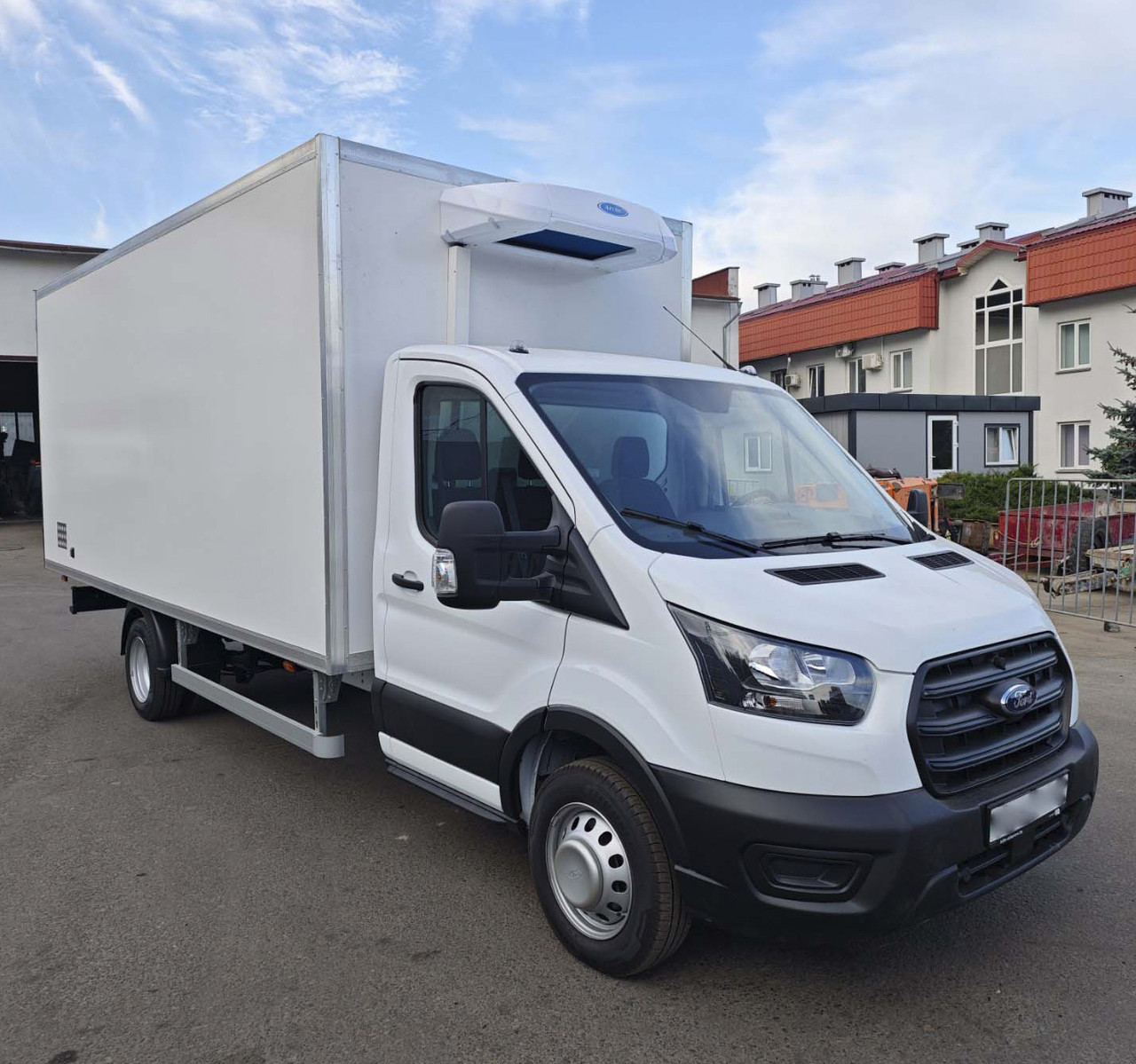 Автофургон изотермический на шасси FORD TRANSIT