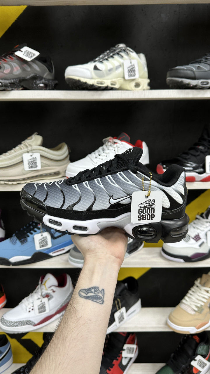 Кроссовки Nike Air Max TN Plus Black Metallic Silver
