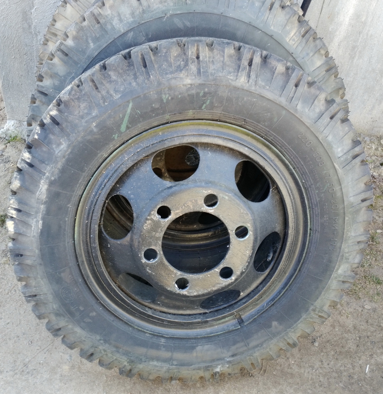 Шина грузовая  240-508/7.5-20 без диска