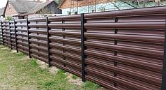 Горизонтальный штакетник с выделением столбов (двухсторонний штакетник/двухсторонняя зашивка) высота 1,5м