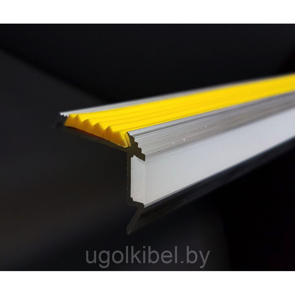 Алюминиевый профиль для ступеней с резиновой вставкой и экраном LED, 45х30 мм. 3,0 м.