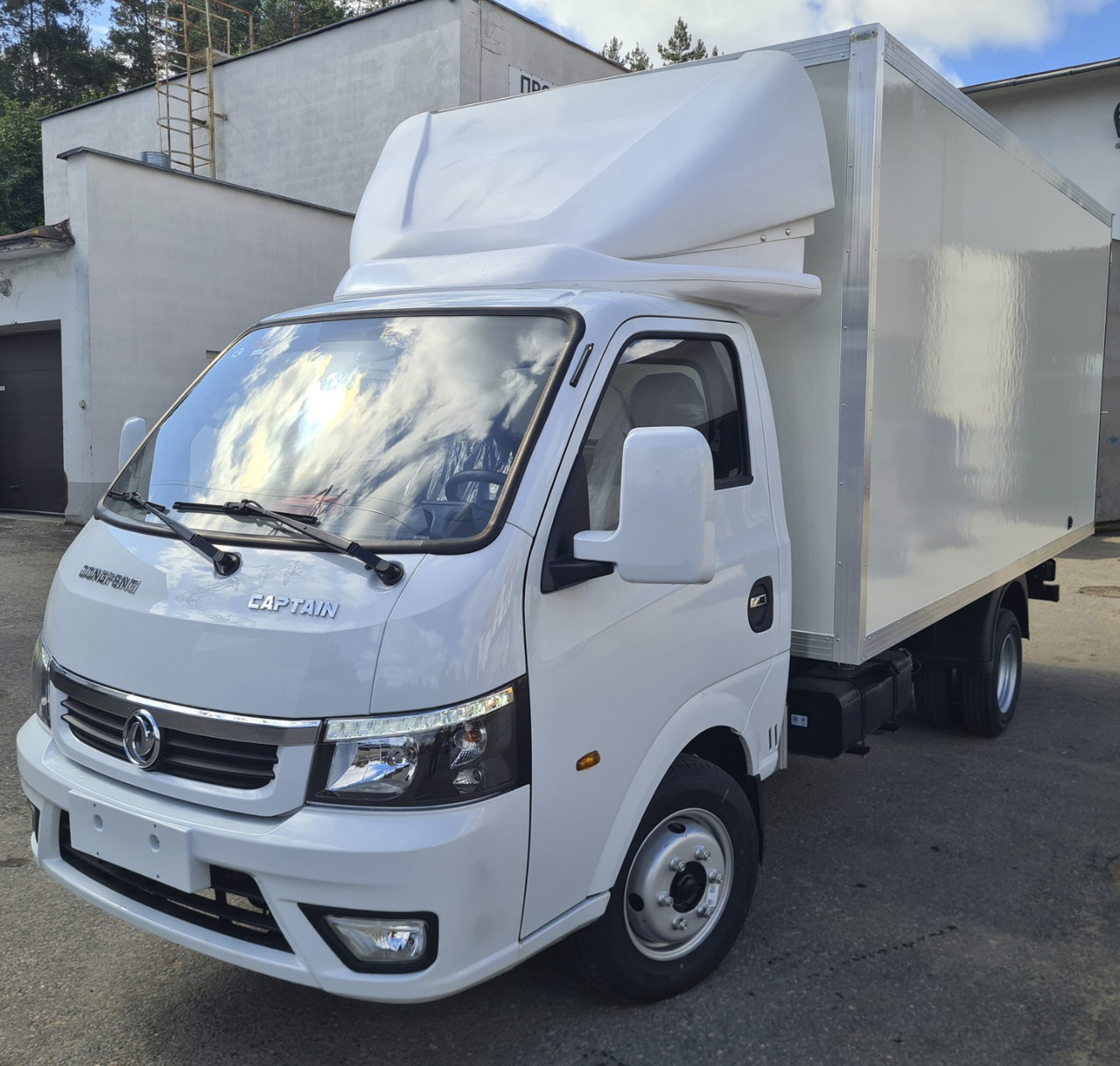 Автофургон грузовой на шасси DONGFENG Q35