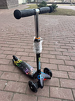 Самокат Mini 21st Scooter граффити Черный с молнией со светящимися колесами