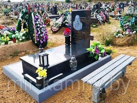 ОДИНОЧНЫЙ ПАМЯТНИК ИЗ ГРАНИТА С КРЕСТОМ